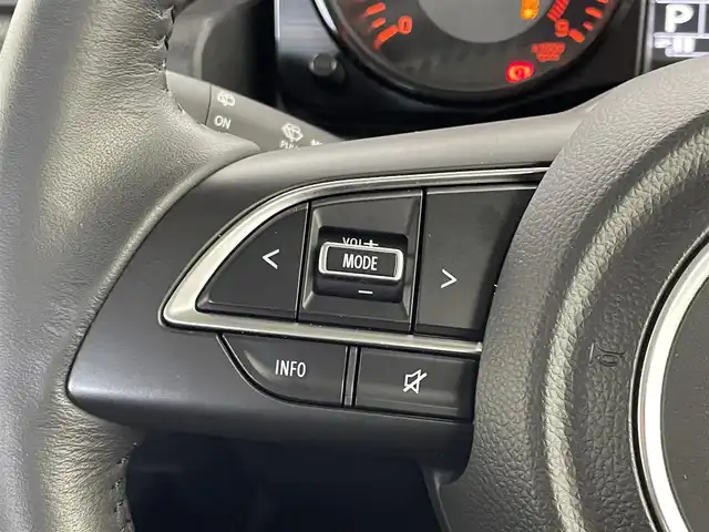 スズキ ジムニー XC 埼玉県 2023(令5)年 1万km シフォンアイボリーメタリックブラック2トーンルーフ スズキセーフティーサポート/衝突被害軽減ブレーキ/LEDヘッドライト/オートマチックハイビーム/クルーズコントロール/純正7型ナビゲーション「CN-HE02WD」/AM/FM/Bluetooth/CD/DVD//バックカメラ/シートヒーター「運転席/助手席」/ドアバイザー/革巻きステアリング/ステアリングリモコン/純正16インチアルミホイール/スマートキー/社外フロアマット