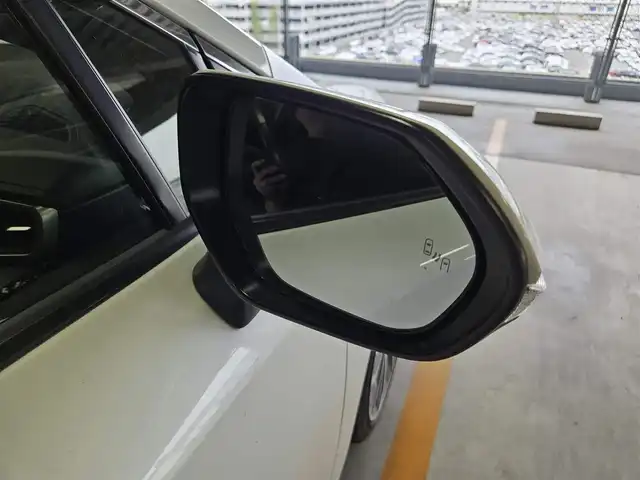 トヨタ カローラ スポーツ ハイブリッドG Z 香川県 2019(令1)年 5.3万km ホワイトパールクリスタルシャイン 〇純正ナビ/〇フルセグTV/〇セーフティセンス/・プリクラッシュセーフティシステム/・レーントレーシングアシスト/・レーダークルーズコントロール/・オートマチックハイビーム/・ロードサインアシスト/〇ドライブモードセレクト/〇LEDヘッドランプ	/〇オートライト	/〇LEDフロントフォグランプ	/〇純正18インチアルミ	/〇革巻きステアリング	/〇左右独立温度調整オートエアコン/〇レッドステッチ入ブラックファブリックシート/〇スポーツシート（前席）/〇ビルトインETC/〇ドライブレコーダー/〇スマートエントリー