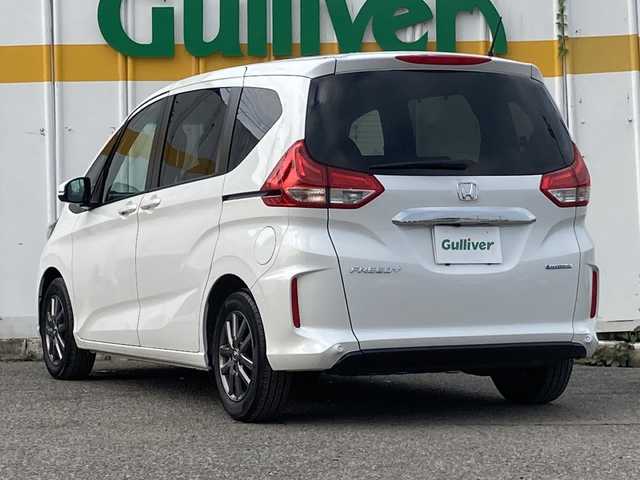 ホンダ フリード＋ ハイブリット G 佐賀県 2023(令5)年 0.7万km プラチナホワイトパール 外部検査実施済み/登録時走行距離6683km/ワンオーナー/純正メモリナビ【VXM-234VFi】/(DVD/フルセグTV/Bluetooth/USB/MSV)/バックカメラ/レーダークルーズコントロール/両側パワースライドドア/ホンダセンシング/・CMBS（衝突軽減ブレーキ）/・歩行者事故低減ステアリング/・アダクティブクルーズコントロール/・LKAS（車線維持支援システム）/・路外逸脱抑制機能/・誤発進抑制機能（前方/後方）/・先行車発進お知らせ機能/・標識認識機能/LEDヘッドライト/スマートキー/ビルトインETC/前後ドライブレコーダー/純正15インチアルミホイール/横滑り防止機能/純正ホイール付きスタッドレスタイヤ積込/保証書/取扱説明書/スペアキー
