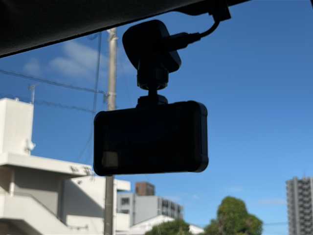 トヨタ タンク カスタムG 沖縄県 2017(平29)年 3万km ブラックマイカメタリック 純正ナビ/　（ＡＭ／ＦＭ／ＣＤ／ＤＶＤ／ＢＬＵＥＴＯＯＴＨ）/フルセグTV/両側パワースライドドア　　/ドライブレコーダー　/レーダークルーズコントロール　/ビルトインETC/純正アルミホイール/純正フロアマット/LEDヘッドライト/オートライト