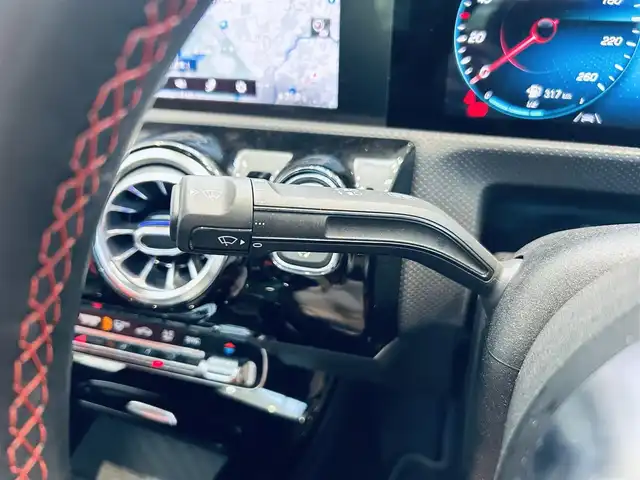 メルセデス・ベンツ ＣＬＡ２００ｄ AMGライン 大阪府 2020(令2)年 2.4万km デジタルホワイト ワンオーナー/サンルーフ/HUD/レーダーセーフティ/ACC/赤黒革/メモリ付きパワーシート/シートヒーター/純正ナビ/TV/360度カメラ/純正18インチAW/LEDヘッドライト/アンビエントライト/ブラインドスポット/ワイヤレス充電
