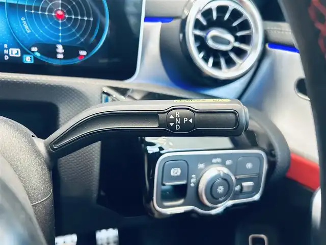メルセデス・ベンツ ＣＬＡ２００ｄ AMGライン 大阪府 2020(令2)年 2.4万km デジタルホワイト ワンオーナー/サンルーフ/HUD/レーダーセーフティ/ACC/赤黒革/メモリ付きパワーシート/シートヒーター/純正ナビ/TV/360度カメラ/純正18インチAW/LEDヘッドライト/アンビエントライト/ブラインドスポット/ワイヤレス充電