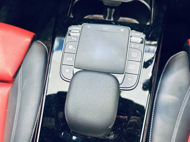 メルセデス・ベンツ ＣＬＡ２００ｄ AMGライン 大阪府 2020(令2)年 2.4万km デジタルホワイト ワンオーナー/サンルーフ/HUD/レーダーセーフティ/ACC/赤黒革/メモリ付きパワーシート/シートヒーター/純正ナビ/TV/360度カメラ/純正18インチAW/LEDヘッドライト/アンビエントライト/ブラインドスポット/ワイヤレス充電