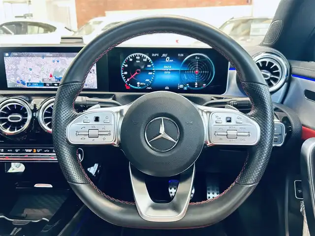 メルセデス・ベンツ ＣＬＡ２００ｄ AMGライン 大阪府 2020(令2)年 2.4万km デジタルホワイト ワンオーナー/サンルーフ/HUD/レーダーセーフティ/ACC/赤黒革/メモリ付きパワーシート/シートヒーター/純正ナビ/TV/360度カメラ/純正18インチAW/LEDヘッドライト/アンビエントライト/ブラインドスポット/ワイヤレス充電