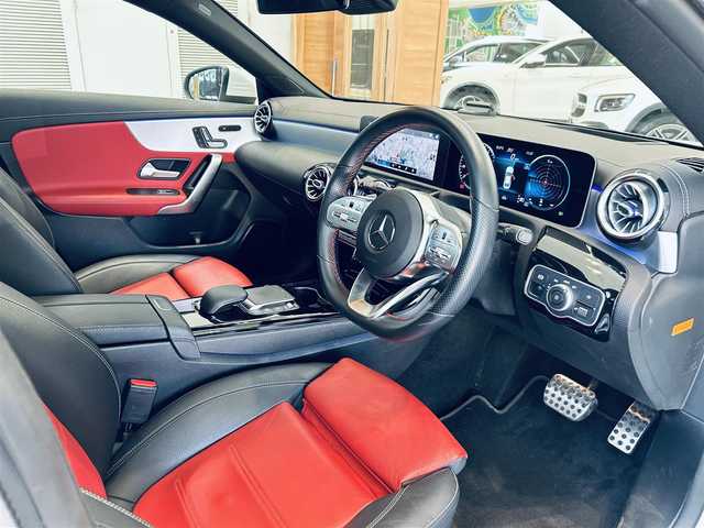 メルセデス・ベンツ ＣＬＡ２００ｄ AMGライン 大阪府 2020(令2)年 2.4万km デジタルホワイト ワンオーナー/サンルーフ/HUD/レーダーセーフティ/ACC/赤黒革/メモリ付きパワーシート/シートヒーター/純正ナビ/TV/360度カメラ/純正18インチAW/LEDヘッドライト/アンビエントライト/ブラインドスポット/ワイヤレス充電