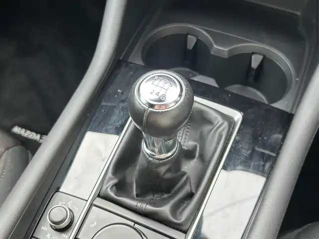 マツダ マツダ３ファストバック 15S ツーリング 群馬県 2020(令2)年 1.4万km ポリメタルグレーM 6MT車/8.8インチワイドマツダコネクトナビ/（CD/DVD/SD/USB/MSV/HDMI）/フルセグテレビ/バックカメラ/360度ビューモニター/ドライバーモニタリング/パーキングセンサー/クルーズコントロール/スマートブレーキサポート/車線逸脱警報システム/レーンキープアシスト/後側方接近車両検知/ブレインドスポットモニタリング/LEDヘッドランプ/純正18インチアルミホイール/アドバンスドキーレスエントリーシステム/純正フロアマット/保証書/取扱説明書/スペアキー