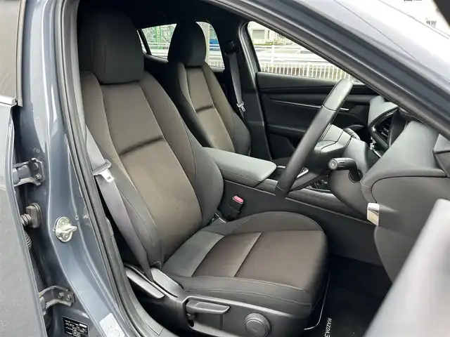 マツダ マツダ３ファストバック 15S ツーリング 群馬県 2020(令2)年 1.4万km ポリメタルグレーM 6MT車/8.8インチワイドマツダコネクトナビ/（CD/DVD/SD/USB/MSV/HDMI）/フルセグテレビ/バックカメラ/360度ビューモニター/ドライバーモニタリング/パーキングセンサー/クルーズコントロール/スマートブレーキサポート/車線逸脱警報システム/レーンキープアシスト/後側方接近車両検知/ブレインドスポットモニタリング/LEDヘッドランプ/純正18インチアルミホイール/アドバンスドキーレスエントリーシステム/純正フロアマット/保証書/取扱説明書/スペアキー