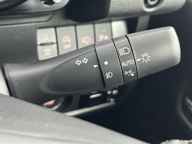 スズキ ジムニー XC 道央・札幌 2025(令7)年 0.1万km未満 ミディアムグレー ・4WD/・社外メモリナビ/・フルセグTV/BT/CD/DVD/・バックカメラ/・ETC/・デュアルセンサーブレーキサポート/・レーンキープアシスト/・クルーズコントロール/・オートハイビーム/・シートヒーター/・アイドリングストップ/・ダウンヒルアシスト/・コーナーセンサー/・ステアリングスイッチ/・純正16インチAW/・プッシュスタート/・スマートキー/・スペアキー/・社外フロアマット/・取扱説明書
