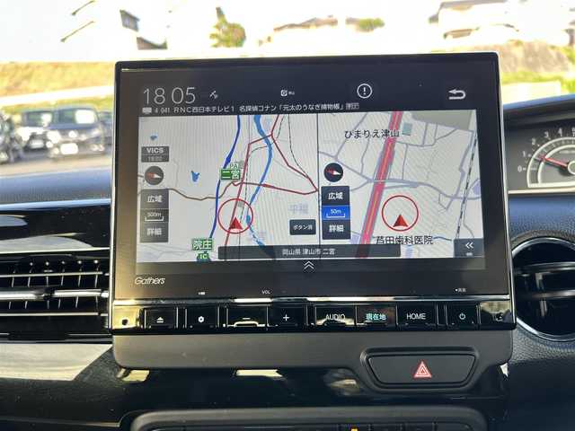 ホンダ Ｎ ＢＯＸ カスタム L ターボ 岡山県 2023(令5)年 1.9万km プラチナホワイトパール 純正9インチナビ　LXU-237NBi/フルセグTV、CD、DVD、Bluetooth、AM、FM/バックカメラ/ビルトインETC/前席シートヒーター/ハーフレザーシート/パドルシフト/後席ロールサンシェード/シートバックテーブル/LEDヘッドライト/前後ドライブレコーダー　DRH-229ND/電動パーキングブレーキ/オートブレーキホールド/ホンダセンシング/・渋滞時追従機能付きアダブティブクルーズコントロール/・パーキングセンサー/・衝突軽減ブレーキCMBS/・先行車発進お知らせ機能/・歩行車事故低減ステアリング/・路外逸脱抑制機能/・車線維持支援システム/・オートハイビーム/・誤発進抑制機能/・後方誤発進抑制機能/・標識認識機能