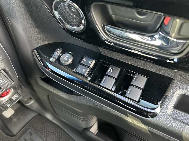 ホンダ Ｎ ＢＯＸ カスタム L ターボ 岡山県 2023(令5)年 1.9万km プラチナホワイトパール 純正9インチナビ　LXU-237NBi/フルセグTV、CD、DVD、Bluetooth、AM、FM/バックカメラ/ビルトインETC/前席シートヒーター/ハーフレザーシート/パドルシフト/後席ロールサンシェード/シートバックテーブル/LEDヘッドライト/前後ドライブレコーダー　DRH-229ND/電動パーキングブレーキ/オートブレーキホールド/ホンダセンシング/・渋滞時追従機能付きアダブティブクルーズコントロール/・パーキングセンサー/・衝突軽減ブレーキCMBS/・先行車発進お知らせ機能/・歩行車事故低減ステアリング/・路外逸脱抑制機能/・車線維持支援システム/・オートハイビーム/・誤発進抑制機能/・後方誤発進抑制機能/・標識認識機能