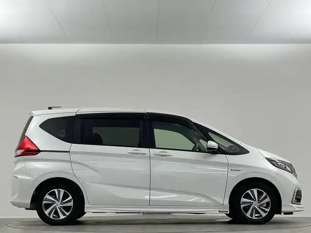 ホンダ フリード ハイブリット G ホンダセンシング 埼玉県 2021(令3)年 2.9万km プラチナホワイトパール 禁煙車　純正９型ナビ　シートヒーター　両側電動パワースライドドア　バックカメラ　　ドライブレコーダー　ＥＴＣ２．０　レーダークルーズコントロール　フルセグＴＶ　寒冷地仕様　ＬＥＤヘッドライト　１００Ｖ電源