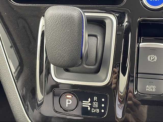日産 セレナ e－パワー ハイウェイスター V 岐阜県 2021(令3)年 3万km ブリリアントホワイトパール 純正9型ナビ　/フルセグTV　/アラウンドビューモニター　/プロパイロット　/デジタルインナーミラー　/純正前後ドライブレコーダー　/両側パワースライドドア　/電動パーキングブレーキホールド　/革巻きステアリング/純正ドアバイザー/純正アルミホイール/LEDヘッドライト/USB入力端子/スペアキー/純正ビルトインETC