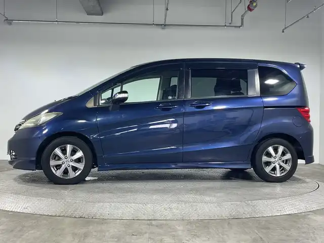 ホンダ フリード Gエアロ Lパッケージ 神奈川県 2009(平21)年 6.8万km プレミアムナイトブルーパール 純正７型HDDナビゲーション【９NHC】/純正フリップダウンモニター/フルセグ　AM FM /バックカメラ/片側電動スライドドア【イージークローザー】/ステアリングスイッチ/社外ETC/純正サイド/リアスポイラー/純正16インチアルミホイール/HIDヘッドライト/オートライト