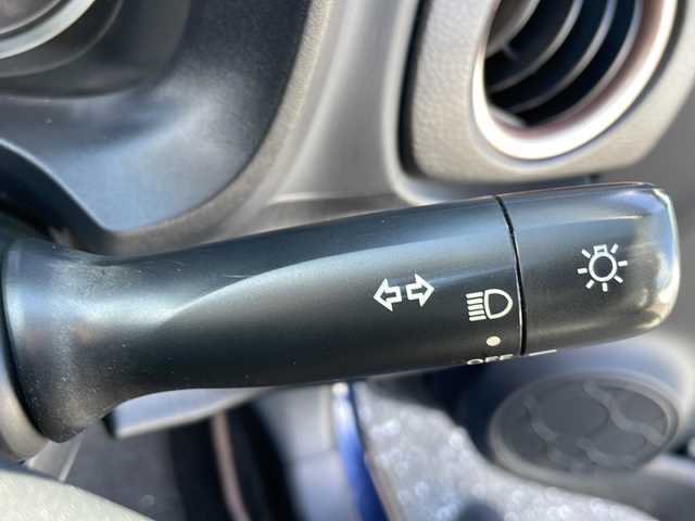 トヨタ ヴィッツ F シエル 岩手県 2013(平25)年 10.6万km ダークブルーマイカ サマータイヤ積込/プッシュスタート/スマートキー/社外ナビ（AM/FM/CD/Bluetooth）/ワンセグTV/純正フロアマット