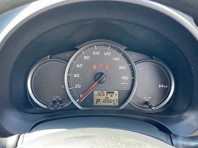 トヨタ ヴィッツ F シエル 岩手県 2013(平25)年 10.6万km ダークブルーマイカ サマータイヤ積込/プッシュスタート/スマートキー/社外ナビ（AM/FM/CD/Bluetooth）/ワンセグTV/純正フロアマット