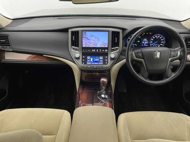 トヨタ クラウン ハイブリッド ロイヤルサルーン 宮崎県 2013(平25)年 8.1万km プレシャスシルバー 純正HDDナビ/　CD DVD BTオーディオ　フルセグTV/バックカメラ/クルーズコントロール/前席パワーシート/前席シートヒーター/ハンドルヒーター/オートLEDヘッドライト/純正フロアマット/スマートキー/オート格納ミラー/ビルトインETC