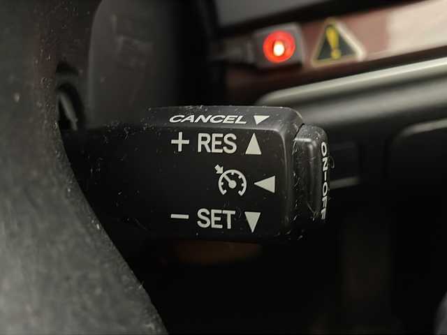 トヨタ クラウン ハイブリッド ロイヤルサルーン 宮崎県 2013(平25)年 8.1万km プレシャスシルバー 純正HDDナビ/　CD DVD BTオーディオ　フルセグTV/バックカメラ/クルーズコントロール/前席パワーシート/前席シートヒーター/ハンドルヒーター/オートLEDヘッドライト/純正フロアマット/スマートキー/オート格納ミラー/ビルトインETC