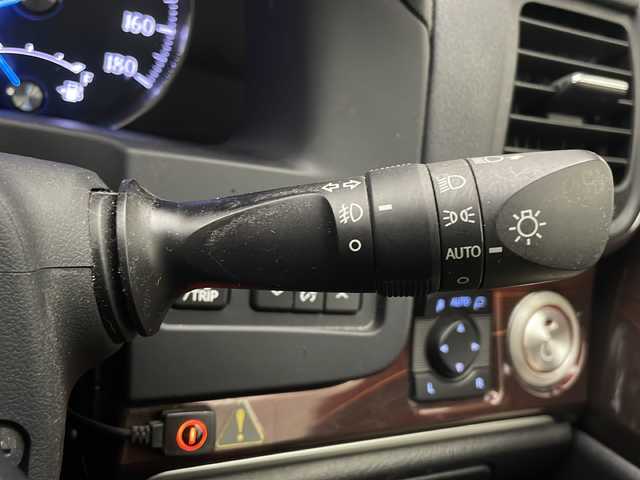 トヨタ クラウン ハイブリッド ロイヤルサルーン 宮崎県 2013(平25)年 8.1万km プレシャスシルバー 純正HDDナビ/　CD DVD BTオーディオ　フルセグTV/バックカメラ/クルーズコントロール/前席パワーシート/前席シートヒーター/ハンドルヒーター/オートLEDヘッドライト/純正フロアマット/スマートキー/オート格納ミラー/ビルトインETC