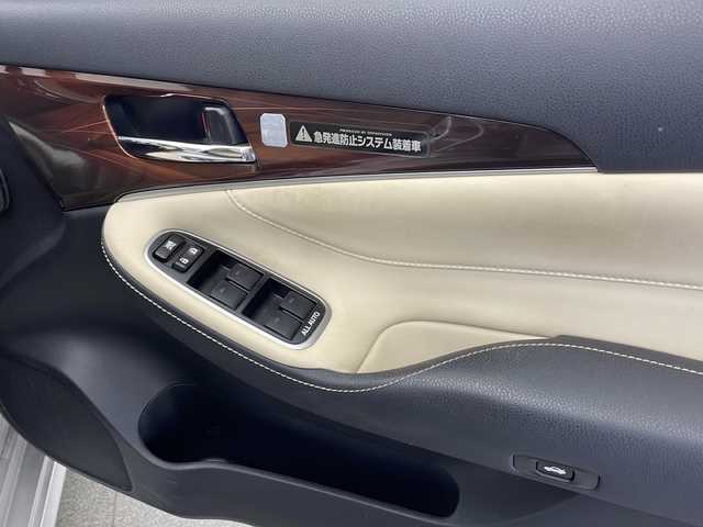 トヨタ クラウン ハイブリッド ロイヤルサルーン 宮崎県 2013(平25)年 8.1万km プレシャスシルバー 純正HDDナビ/　CD DVD BTオーディオ　フルセグTV/バックカメラ/クルーズコントロール/前席パワーシート/前席シートヒーター/ハンドルヒーター/オートLEDヘッドライト/純正フロアマット/スマートキー/オート格納ミラー/ビルトインETC