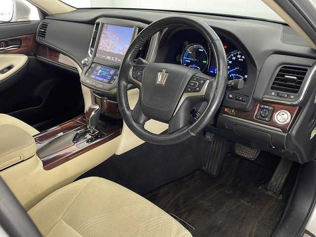 トヨタ クラウン ハイブリッド ロイヤルサルーン 宮崎県 2013(平25)年 8.1万km プレシャスシルバー 純正HDDナビ/　CD DVD BTオーディオ　フルセグTV/バックカメラ/クルーズコントロール/前席パワーシート/前席シートヒーター/ハンドルヒーター/オートLEDヘッドライト/純正フロアマット/スマートキー/オート格納ミラー/ビルトインETC