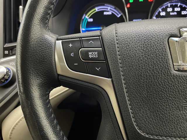 トヨタ クラウン ハイブリッド ロイヤルサルーン 宮崎県 2013(平25)年 8.1万km プレシャスシルバー 純正HDDナビ/　CD DVD BTオーディオ　フルセグTV/バックカメラ/クルーズコントロール/前席パワーシート/前席シートヒーター/ハンドルヒーター/オートLEDヘッドライト/純正フロアマット/スマートキー/オート格納ミラー/ビルトインETC