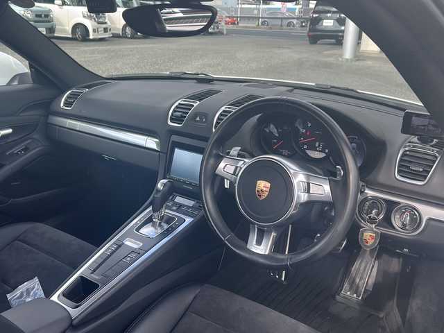 ポルシェ ケイマン 愛知県 2016(平28)年 4.5万km ピュアホワイト 登録時走行距離44840km/純正7インチSDナビ/(Bluetooth/フルセグTV/DVD/VTR)/バックカメラ/ドラレコ前後/クリアランスソナー/ビルドインETC/BOSEサウンド/社外レーダー探知機/アクティブセーフティーポルシェ/パーキングアシストタント/スポーツモード/パドルシフト/格納式リアスポイラー/エレクトリックパーキングブレーキ/マルチインフォメーションディスプレイ/純正フロアマット/スマートキー/(スペアキー×1)/取説/保証書