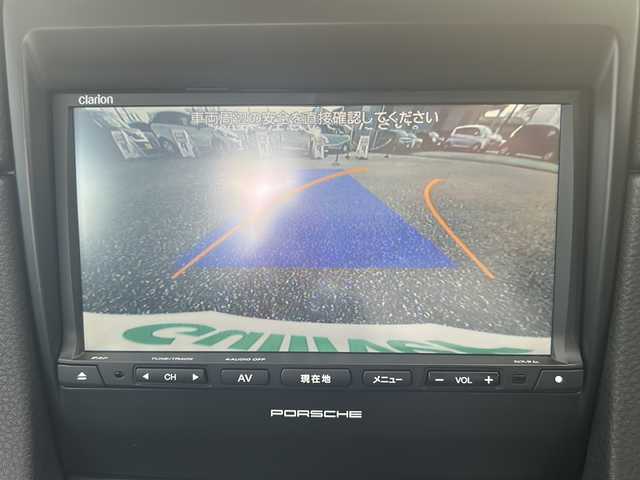 ポルシェ ケイマン 愛知県 2016(平28)年 4.5万km ピュアホワイト 登録時走行距離44840km/純正7インチSDナビ/(Bluetooth/フルセグTV/DVD/VTR)/バックカメラ/ドラレコ前後/クリアランスソナー/ビルドインETC/BOSEサウンド/社外レーダー探知機/アクティブセーフティーポルシェ/パーキングアシストタント/スポーツモード/パドルシフト/格納式リアスポイラー/エレクトリックパーキングブレーキ/マルチインフォメーションディスプレイ/純正フロアマット/スマートキー/(スペアキー×1)/取説/保証書