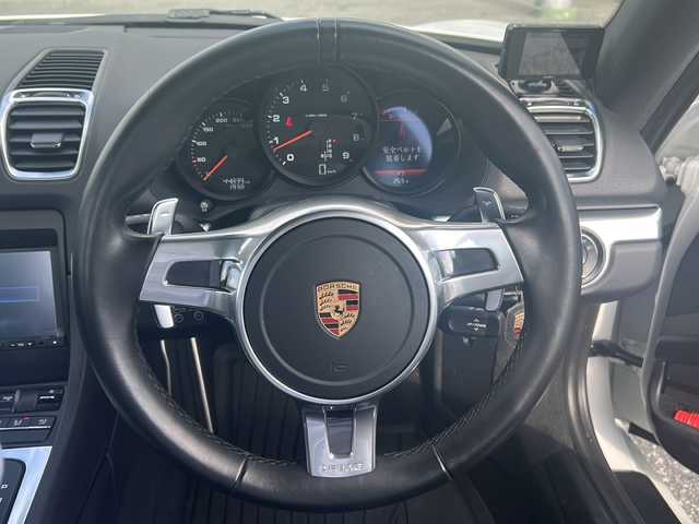 ポルシェ ケイマン 愛知県 2016(平28)年 4.5万km ピュアホワイト 登録時走行距離44840km/純正7インチSDナビ/(Bluetooth/フルセグTV/DVD/VTR)/バックカメラ/ドラレコ前後/クリアランスソナー/ビルドインETC/BOSEサウンド/社外レーダー探知機/アクティブセーフティーポルシェ/パーキングアシストタント/スポーツモード/パドルシフト/格納式リアスポイラー/エレクトリックパーキングブレーキ/マルチインフォメーションディスプレイ/純正フロアマット/スマートキー/(スペアキー×1)/取説/保証書