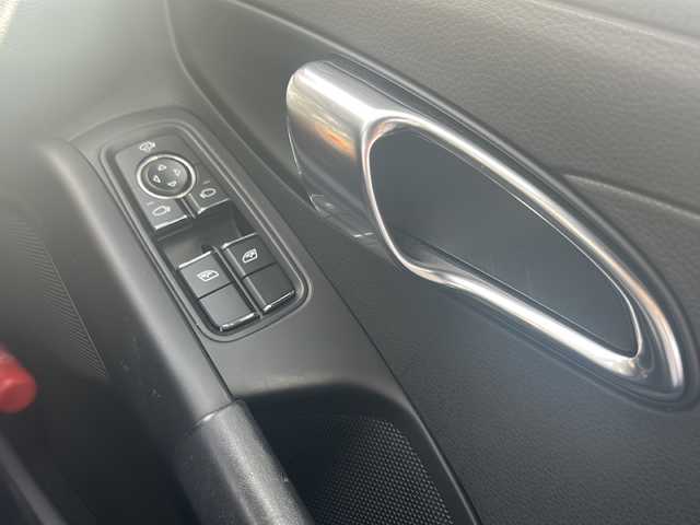 ポルシェ ケイマン 愛知県 2016(平28)年 4.5万km ピュアホワイト 登録時走行距離44840km/純正7インチSDナビ/(Bluetooth/フルセグTV/DVD/VTR)/バックカメラ/ドラレコ前後/クリアランスソナー/ビルドインETC/BOSEサウンド/社外レーダー探知機/アクティブセーフティーポルシェ/パーキングアシストタント/スポーツモード/パドルシフト/格納式リアスポイラー/エレクトリックパーキングブレーキ/マルチインフォメーションディスプレイ/純正フロアマット/スマートキー/(スペアキー×1)/取説/保証書