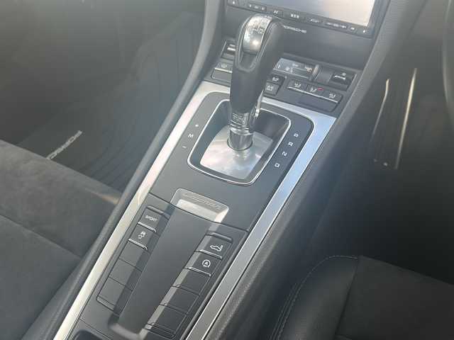 ポルシェ ケイマン 愛知県 2016(平28)年 4.5万km ピュアホワイト 登録時走行距離44840km/純正7インチSDナビ/(Bluetooth/フルセグTV/DVD/VTR)/バックカメラ/ドラレコ前後/クリアランスソナー/ビルドインETC/BOSEサウンド/社外レーダー探知機/アクティブセーフティーポルシェ/パーキングアシストタント/スポーツモード/パドルシフト/格納式リアスポイラー/エレクトリックパーキングブレーキ/マルチインフォメーションディスプレイ/純正フロアマット/スマートキー/(スペアキー×1)/取説/保証書