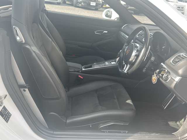 ポルシェ ケイマン 愛知県 2016(平28)年 4.5万km ピュアホワイト 登録時走行距離44840km/純正7インチSDナビ/(Bluetooth/フルセグTV/DVD/VTR)/バックカメラ/ドラレコ前後/クリアランスソナー/ビルドインETC/BOSEサウンド/社外レーダー探知機/アクティブセーフティーポルシェ/パーキングアシストタント/スポーツモード/パドルシフト/格納式リアスポイラー/エレクトリックパーキングブレーキ/マルチインフォメーションディスプレイ/純正フロアマット/スマートキー/(スペアキー×1)/取説/保証書