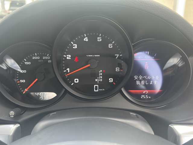 ポルシェ ケイマン 愛知県 2016(平28)年 4.5万km ピュアホワイト 登録時走行距離44840km/純正7インチSDナビ/(Bluetooth/フルセグTV/DVD/VTR)/バックカメラ/ドラレコ前後/クリアランスソナー/ビルドインETC/BOSEサウンド/社外レーダー探知機/アクティブセーフティーポルシェ/パーキングアシストタント/スポーツモード/パドルシフト/格納式リアスポイラー/エレクトリックパーキングブレーキ/マルチインフォメーションディスプレイ/純正フロアマット/スマートキー/(スペアキー×1)/取説/保証書