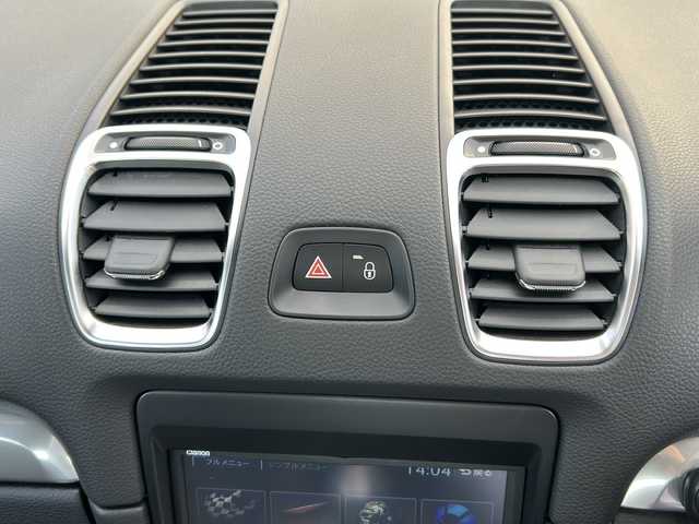 ポルシェ ケイマン 愛知県 2016(平28)年 4.5万km ピュアホワイト 登録時走行距離44840km/純正7インチSDナビ/(Bluetooth/フルセグTV/DVD/VTR)/バックカメラ/ドラレコ前後/クリアランスソナー/ビルドインETC/BOSEサウンド/社外レーダー探知機/アクティブセーフティーポルシェ/パーキングアシストタント/スポーツモード/パドルシフト/格納式リアスポイラー/エレクトリックパーキングブレーキ/マルチインフォメーションディスプレイ/純正フロアマット/スマートキー/(スペアキー×1)/取説/保証書