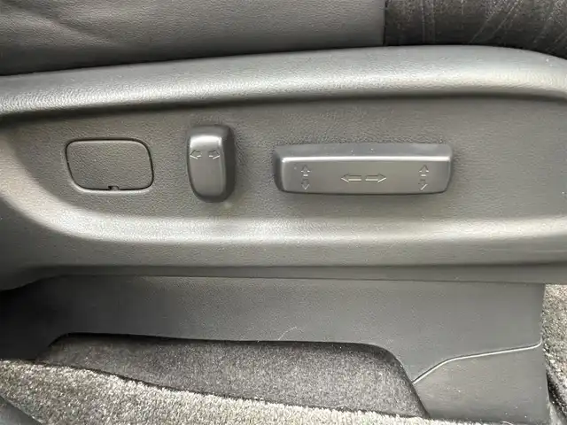 ホンダ オデッセイ アブソルート・EXホンダセンジング 東京都 2017(平29)年 4.5万km パール ワンオーナー/アドバンストパーク/純正ナビ/(フルセグTV/Bluetooth/CD/DVD/HDMI)/純正フリップダウンモニター/全方位カメラ/ブラインドスポットモニター/ホンダセンシング/・衝突軽減ブレーキ/・誤発進抑制装置/・路外逸脱抑制機能/・アダクティブクルーズコントロール/両側パワースライドドア/ハーフレザーシート/前席シートヒーター/後席オットマン/前後ドライブレコーダー/スマートキー/フォグライト/オートライト/純正フロアマット