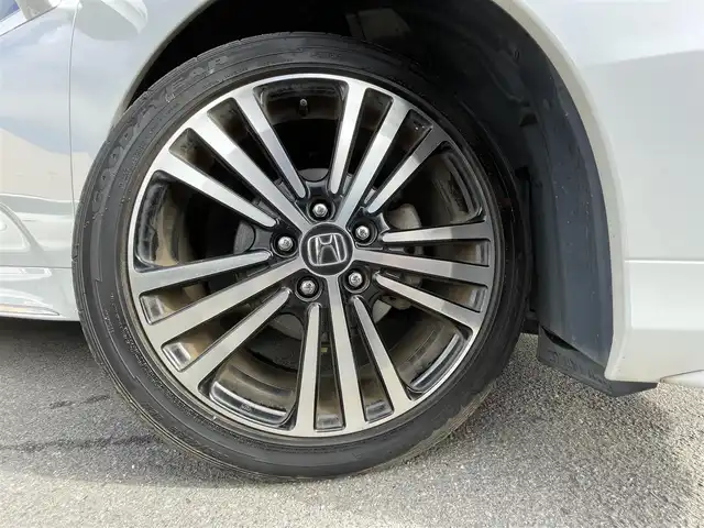 ホンダ オデッセイ アブソルート・EXホンダセンジング 東京都 2017(平29)年 4.5万km パール ワンオーナー/アドバンストパーク/純正ナビ/(フルセグTV/Bluetooth/CD/DVD/HDMI)/純正フリップダウンモニター/全方位カメラ/ブラインドスポットモニター/ホンダセンシング/・衝突軽減ブレーキ/・誤発進抑制装置/・路外逸脱抑制機能/・アダクティブクルーズコントロール/両側パワースライドドア/ハーフレザーシート/前席シートヒーター/後席オットマン/前後ドライブレコーダー/スマートキー/フォグライト/オートライト/純正フロアマット