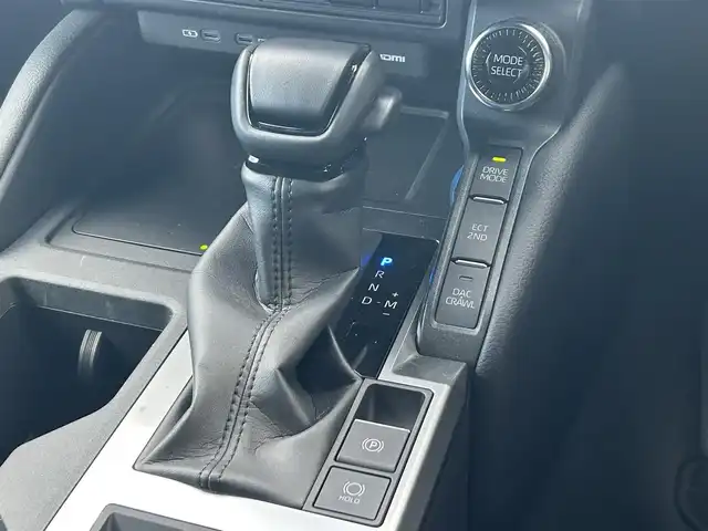 トヨタ ランドクルーザー ２５０ VX 栃木県 2024(令6)年 0.3万km ブラック ワンオーナー/ムーンルーフ/トヨタセーフティセンス/ディスプレイオーディオプラス/フルセグTV/Bluetooth/USB/HDMI/MiraCast/JBLプレミアムサウンドシステム/床下透過表示機能付パノラミックビューモニター/周辺車両接近時サポート付ブラインドスポットモニター/デジタルインナーミラー/ETC2.0/黒革シート/パワーシート/シートヒーター/エアシート/パワーバックドア/パーキングサポートブレーキ/クリアランスソナー/レーダークルーズコントロール/LEDヘッドライト/フロント/リアフォグ/ステアリングヒーター/リモコン/nanoeX左右後席独立オートエアコン/保証書/取説