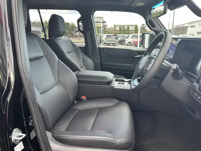 トヨタ ランドクルーザー ２５０ VX 栃木県 2024(令6)年 0.3万km ブラック ワンオーナー/ムーンルーフ/トヨタセーフティセンス/ディスプレイオーディオプラス/フルセグTV/Bluetooth/USB/HDMI/MiraCast/JBLプレミアムサウンドシステム/床下透過表示機能付パノラミックビューモニター/周辺車両接近時サポート付ブラインドスポットモニター/デジタルインナーミラー/ETC2.0/黒革シート/パワーシート/シートヒーター/エアシート/パワーバックドア/パーキングサポートブレーキ/クリアランスソナー/レーダークルーズコントロール/LEDヘッドライト/フロント/リアフォグ/ステアリングヒーター/リモコン/nanoeX左右後席独立オートエアコン/保証書/取説