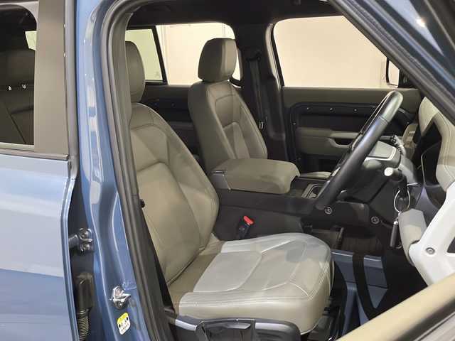 ランドローバー ランドローバー ディフェンダー 110S 新潟県 2023(令5)年 2.2万km 青 オプション/タスマンブルー/ルーフレール（ブラック）/・フロントフォグランプ/・レザーステアリングホイール/コールドクライメートパック/・ウィンドスクリーン（ヒーター付）/・ヘッドライトパワーウォッシュ/・ステアリングホイール （ヒーター付）/・シートヒーター/・コンフォート&コンビニエンスパック/＜110 S D300専用装備＞/・オートハイビームアシスト（AHBA）/・純正19インチグロススパークルシルバーフィニッシュスタイルスポークアルミホイール/・インタラクティブドライバーディスプレイ/全モデル共通標準装備/12V電源ソケット（ラゲッジスペース）/Pivi Pro（コネクテッド）10インチタッチスクリーン/Android Auto/Apple CarPlay/ドライバーコンディションモニター/ブラインドスポットアシスト/クリアイグジットモニター/アダプティブクルーズコントロール/レーンキープアシスト/360°パーキングエイド/レーンキーピングエイド/クロージングビークルセンシング/リバーストラフィックディテクション/リアトラフィックモニター/ETC/ドライブレコーダー