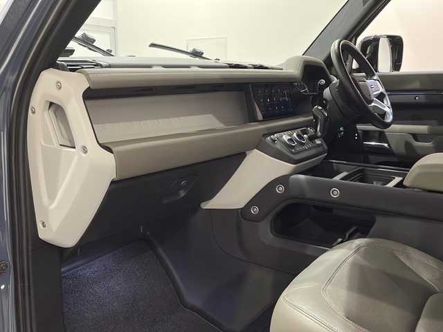 ランドローバー ランドローバー ディフェンダー 110S 新潟県 2023(令5)年 2.2万km 青 オプション/タスマンブルー/ルーフレール（ブラック）/・フロントフォグランプ/・レザーステアリングホイール/コールドクライメートパック/・ウィンドスクリーン（ヒーター付）/・ヘッドライトパワーウォッシュ/・ステアリングホイール （ヒーター付）/・シートヒーター/・コンフォート&コンビニエンスパック/＜110 S D300専用装備＞/・オートハイビームアシスト（AHBA）/・純正19インチグロススパークルシルバーフィニッシュスタイルスポークアルミホイール/・インタラクティブドライバーディスプレイ/全モデル共通標準装備/12V電源ソケット（ラゲッジスペース）/Pivi Pro（コネクテッド）10インチタッチスクリーン/Android Auto/Apple CarPlay/ドライバーコンディションモニター/ブラインドスポットアシスト/クリアイグジットモニター/アダプティブクルーズコントロール/レーンキープアシスト/360°パーキングエイド/レーンキーピングエイド/クロージングビークルセンシング/リバーストラフィックディテクション/リアトラフィックモニター/ETC/ドライブレコーダー