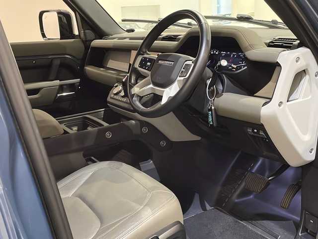 ランドローバー ランドローバー ディフェンダー 110S 新潟県 2023(令5)年 2.2万km 青 オプション/タスマンブルー/ルーフレール（ブラック）/・フロントフォグランプ/・レザーステアリングホイール/コールドクライメートパック/・ウィンドスクリーン（ヒーター付）/・ヘッドライトパワーウォッシュ/・ステアリングホイール （ヒーター付）/・シートヒーター/・コンフォート&コンビニエンスパック/＜110 S D300専用装備＞/・オートハイビームアシスト（AHBA）/・純正19インチグロススパークルシルバーフィニッシュスタイルスポークアルミホイール/・インタラクティブドライバーディスプレイ/全モデル共通標準装備/12V電源ソケット（ラゲッジスペース）/Pivi Pro（コネクテッド）10インチタッチスクリーン/Android Auto/Apple CarPlay/ドライバーコンディションモニター/ブラインドスポットアシスト/クリアイグジットモニター/アダプティブクルーズコントロール/レーンキープアシスト/360°パーキングエイド/レーンキーピングエイド/クロージングビークルセンシング/リバーストラフィックディテクション/リアトラフィックモニター/ETC/ドライブレコーダー