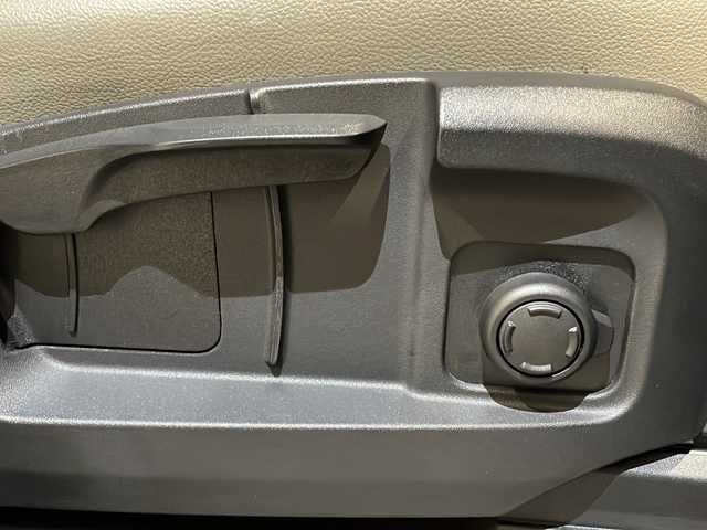 ランドローバー ランドローバー ディフェンダー 110S 新潟県 2023(令5)年 2.2万km 青 オプション/タスマンブルー/ルーフレール（ブラック）/・フロントフォグランプ/・レザーステアリングホイール/コールドクライメートパック/・ウィンドスクリーン（ヒーター付）/・ヘッドライトパワーウォッシュ/・ステアリングホイール （ヒーター付）/・シートヒーター/・コンフォート&コンビニエンスパック/＜110 S D300専用装備＞/・オートハイビームアシスト（AHBA）/・純正19インチグロススパークルシルバーフィニッシュスタイルスポークアルミホイール/・インタラクティブドライバーディスプレイ/全モデル共通標準装備/12V電源ソケット（ラゲッジスペース）/Pivi Pro（コネクテッド）10インチタッチスクリーン/Android Auto/Apple CarPlay/ドライバーコンディションモニター/ブラインドスポットアシスト/クリアイグジットモニター/アダプティブクルーズコントロール/レーンキープアシスト/360°パーキングエイド/レーンキーピングエイド/クロージングビークルセンシング/リバーストラフィックディテクション/リアトラフィックモニター/ETC/ドライブレコーダー