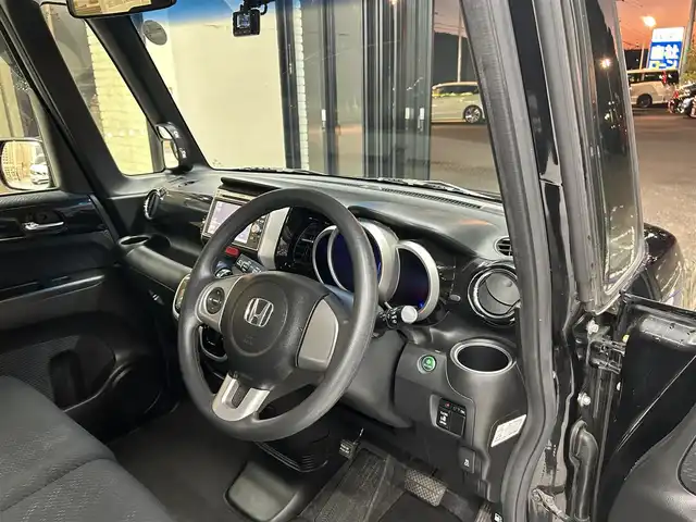 ホンダ Ｎ ＢＯＸ カスタム G Lパッケージ 高知県 2012(平24)年 2.8万km クリスタルブラックパール (株)IDOMが運営する【じしゃロン高知店】の自社ローン専用車両になります。こちらは現金またはオートローンご利用時の価格です。自社ローンご希望の方は別途その旨お申付け下さい/純正ＳＤナビ/（AM/FM/CD/DVD)/バックカメラ　/ワンセグＴＶ　/片側パワースライドドア　/ＥＴＣ　/ＨＩＤヘッドライト　/オートライト　/フォグランプ　/プッシュスタート　/スマートキー　/電動格納ミラー