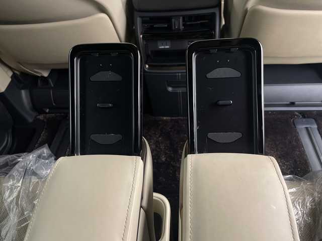 トヨタ アルファードハイブリット エグゼクティブ ラウンジ 埼玉県 2025(令7)年 1万km ブラック 純正14インチディスプレイオーディオ/　(Bluetooth/Miracast/USB/FM/AM)/フルセグテレビ/純正フリップダウンモニター/全方位カメラ/ビルトインETC/ドライブレコーダー/両側パワースライドドア/デジタルインナーミラー/パワーバックドア/ガラスルーフ/JBLサウンドシステム/ブラインドスポットモニター/レーダークルーズコントロール/衝突被害軽減ブレーキ/車線逸脱警報/クリアランスソナー/レザーシート/シートヒーター/パワーシート/エアーシート/シートメモリー/ステアリングヒーター/パーキングアシスト/パドルシフト/ワイヤレス充電/オートハイビーム/オートLEDライト/電子パーキングシステム/ブレーキホールド/純正フロアマット/純正19インチアルミホイール