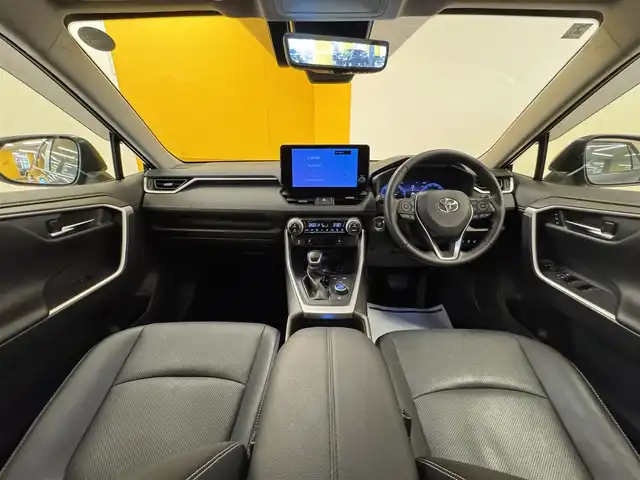 トヨタ ＲＡＶ４ ハイブリッドG 群馬県 2024(令6)年 2.4万km グレーメタリック トヨタセーフティセンス/・レーダークルーズコントロール/・プリクラッシュセーフティ/・ブラインドスポットモニター/・レーントレーシングアシスト/・パーキングセンサー/・パーキングサポートブレーキ/・オートハイビーム/純正10.5インチディスプレイオーディオ（地図有）/　　フルセグ/BT/    USB/Miracast/FM/AM/    AppleCarPlay/AndroidAuto/パノラミックビューモニター/パワーバックドア/黒革シート/前席シートヒーター/前席エアーシート/ステアリングヒーター/オートLEDヘッドライト/フォグランプ/純正18AW/純正フロアマット/純正ドライブレコーダー/ビルドインETC2.0