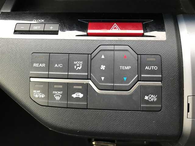 ホンダ ステップワゴン スパーダ Z クールスピリット 千葉県 2015(平27)年 8.8万km プレミアムスパークルブラックパール (株)IDOMが運営する【じしゃロン柏店】の自社ローン対象車両になります。こちらは現金ご利用時の価格です。/自社ローンご希望の方は別途その旨お申付け下さい。//ワンオーナー/禁煙車/純正フルセグナビ/（CD/DVD/AM/FMラジオ）/(Bluetooth)/スマートキー/プッシュスタート/バックカメラ/ＥＴＣ/両側パワースライドドア/クルーズコントロール/アイドリングストップ/パドルシフト/ステアリングリモコン/電動格納ドアミラー/パワーウインドウ/オートライト/防眩ミラー