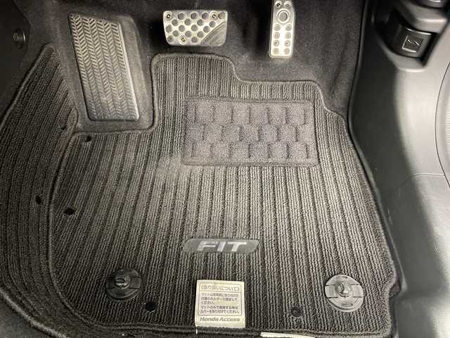 ホンダ フィット ハイブリット S ホンダセンシング 群馬県 2017(平29)年 4万km ワイン 禁煙車　バックカメラ　クルーズコントロール　パワーステアリング　純正メモリナビ　スマートキー　プッシュスタート　ＬＥＤライト　レーンキープアシスト　横滑り防止装置　盗難防止装置　アイドリングストップ