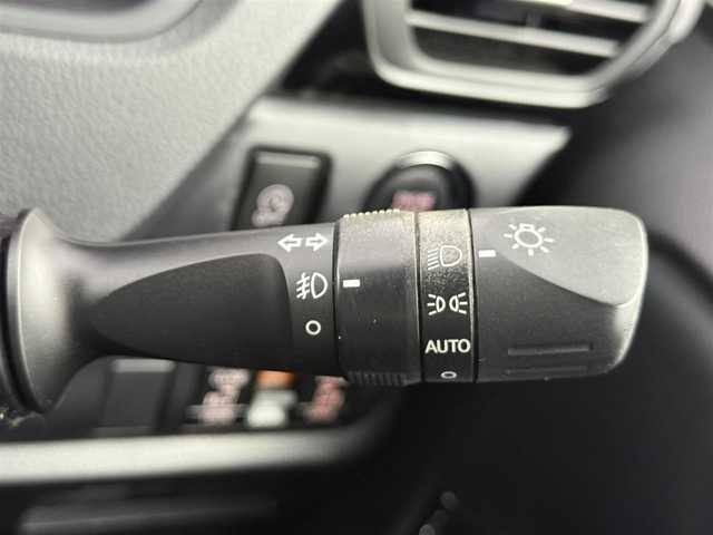 トヨタ ヴォクシー ZS 愛知県 2017(平29)年 6.6万km ブラック ALPINE9型ナビ（フルセグ、CD/DVD、Bluetooth）/ALPINEフリップダウンモニター/ETC/Bカメラ/前後ドラレコ/クルーズコントロール/衝突軽減ブレーキ/レーンキープアシスト/オートハイビーム/LEDヘッドライト/スマートキー/オートライト/フォグライト/Pスタート/横滑り防止装置