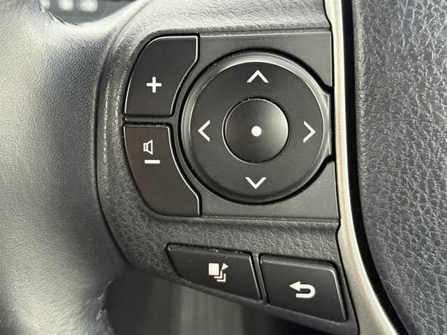 トヨタ ヴォクシー ZS 愛知県 2017(平29)年 6.6万km ブラック ALPINE9型ナビ（フルセグ、CD/DVD、Bluetooth）/ALPINEフリップダウンモニター/ETC/Bカメラ/前後ドラレコ/クルーズコントロール/衝突軽減ブレーキ/レーンキープアシスト/オートハイビーム/LEDヘッドライト/スマートキー/オートライト/フォグライト/Pスタート/横滑り防止装置