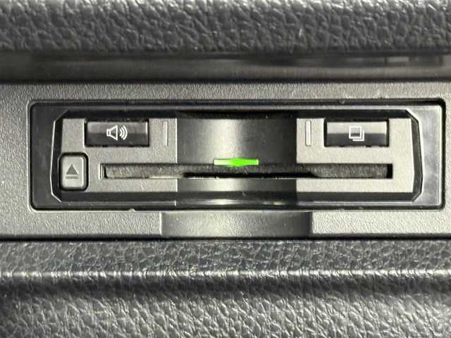 トヨタ ヴォクシー ZS 愛知県 2017(平29)年 6.6万km ブラック ALPINE9型ナビ（フルセグ、CD/DVD、Bluetooth）/ALPINEフリップダウンモニター/ETC/Bカメラ/前後ドラレコ/クルーズコントロール/衝突軽減ブレーキ/レーンキープアシスト/オートハイビーム/LEDヘッドライト/スマートキー/オートライト/フォグライト/Pスタート/横滑り防止装置