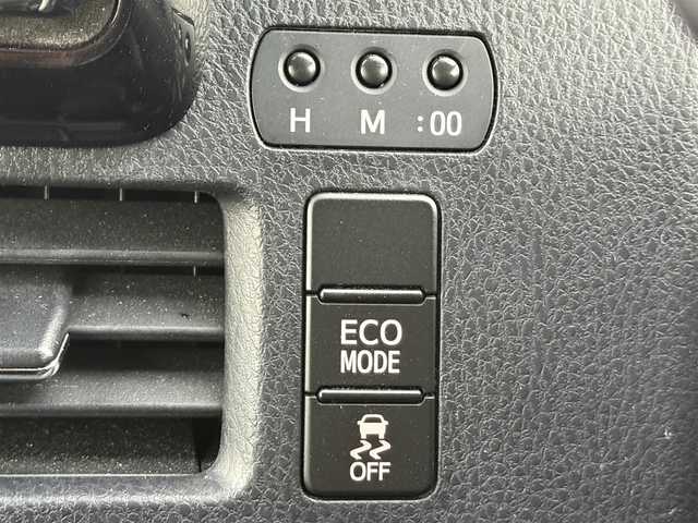 トヨタ ヴォクシー ZS 愛知県 2017(平29)年 6.6万km ブラック ALPINE9型ナビ（フルセグ、CD/DVD、Bluetooth）/ALPINEフリップダウンモニター/ETC/Bカメラ/前後ドラレコ/クルーズコントロール/衝突軽減ブレーキ/レーンキープアシスト/オートハイビーム/LEDヘッドライト/スマートキー/オートライト/フォグライト/Pスタート/横滑り防止装置